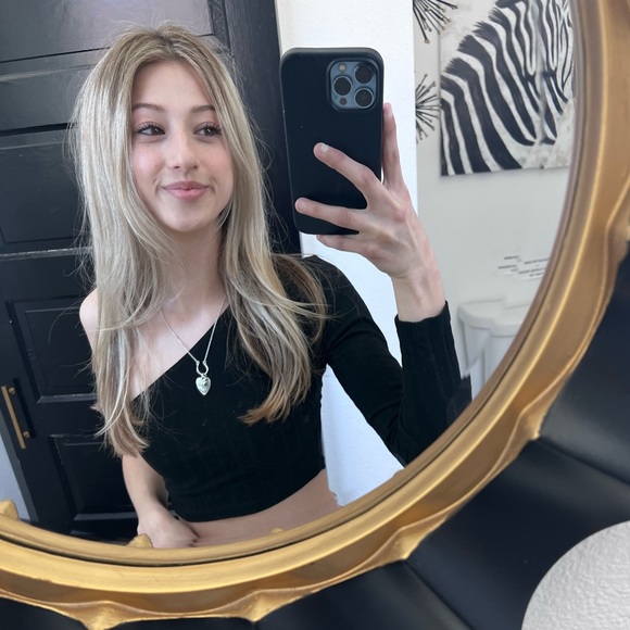 Meet your Posher, Emily - Picture 2 of 3